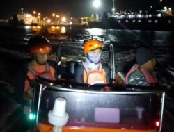 Bawa 65 Penumpang dan 14 Tronton, Kapal Penyeberangan Tenggelam di Selat Bali