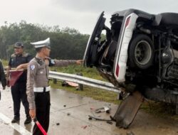 Hilang Kendali, Fortuner Tergelincir di Tol Pekanbaru–Bangkinang
