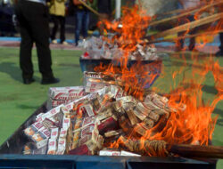 Bea Cukai Riau Musnahkan 25,6 Juta Batang Rokok Ilegal Senilai Rp12,8 Miliar