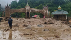 Akses Padang–Bukittinggi Lumpuh Total, Dua Titik Longsor Tutup Jalan di Lembah Anai