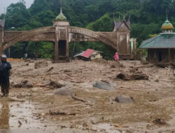 Akses Padang–Bukittinggi Lumpuh Total, Dua Titik Longsor Tutup Jalan di Lembah Anai