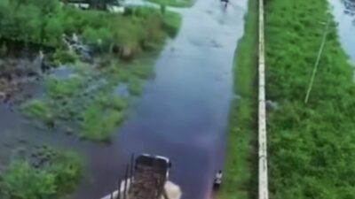 Banjir Rendam Jalan Nasional Simpang Obor, 25 KK Warga Siak Mengungsi