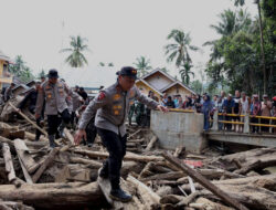 Menteri Kehutanan dan Kapolda Riau Tinjau Lokasi Banjir Bandang di Agam, Dua Korban Dievakuasi