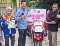 Bantuan Kendaraan PT BSP Selesaikan Persoalan Sampah di Kampung Pebadaran