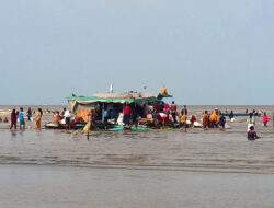 Ombak Besar Pecahkan Lambung KLM Prima Setia di Perairan Bengkalis