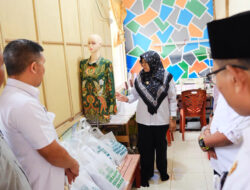 UMKM Penjahit Meraup Untung dari Program Baju Sekolah Gratis di Siak