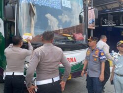Hari ke-4 Operasi Keselamatan, Satlantas Polresta Pekanbaru Gelar Ramp Check dan Periksa Kesehatan Sopir Bus