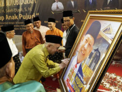 Luncurkan Autobiografi, Mantan Gubernur Riau Saleh Djasit Bedah Perjalanan 18 Tahun Kontemplasi