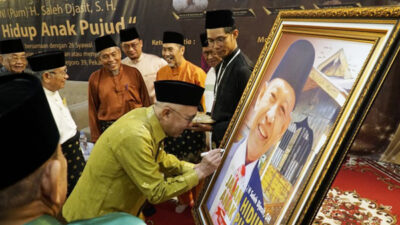 Luncurkan Autobiografi, Mantan Gubernur Riau Saleh Djasit Bedah Perjalanan 18 Tahun Kontemplasi