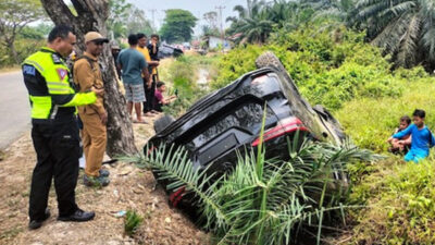 Mobil Dinas Wakil Ketua DPRD Bengkalis Kecelakaan, Korban Dilarikan ke RS Dumai
