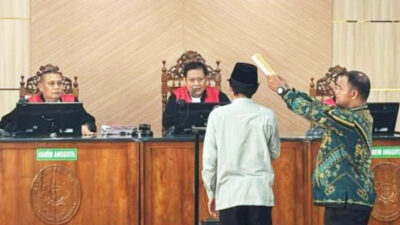 Di Persidangan, UAS Akui Belum Pernah Membela Siapa Pun Seperti Abdul Wahid