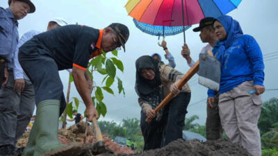 Afni Ajak Warga Rawat Pohon, 5.050 Bibit Ditanam di Jalur Mempura-Dayun