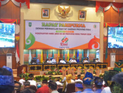 HUT ke-69 Riau, DPRD Riau Anugerahi Penghargaan untuk 10 Tokoh Pejuang Daerah