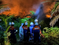 Bersama Bupati Siak dan Forkompimda, Direktur BSP Ikut Padamkan Karhutla hingga Dini Hari, Jaga Sumur Minyak