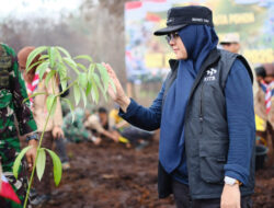 Bupati Siak Tanam “Pohon Jenderal Herry”, Titip Pesan untuk Kelestarian Alam